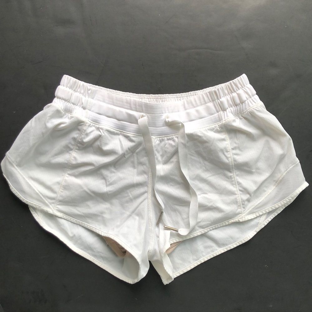 Lululemon Hotty Hot Low-Rise 2.5” Lined Draw-String White Size 4